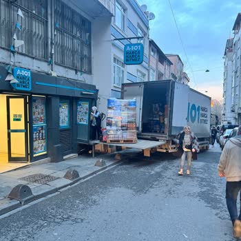 A101 Marketin Mal Kabulü Sırasında Tek Yönlü Caddeyi Kapatarak Trafik Mağduriyeti Oluşturması