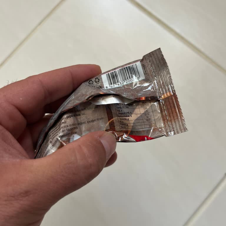 Sıcak Çikolata Ambalajı Patladı, Personel Yardımcı Olmadı