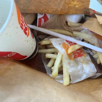 Aldığım Hamburger Ve İçecekler Kötü Durumdaydı, Param Boşa Gitti