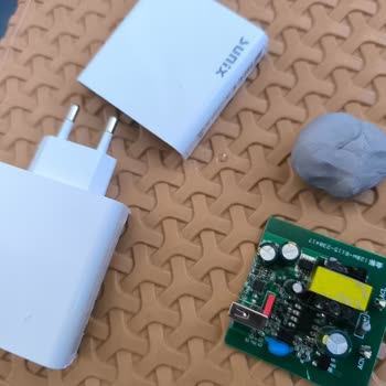 Aldığım 120W Şarj Cihazı Sahte Çıktı, İçinden Oyun Hamuru Çıktı