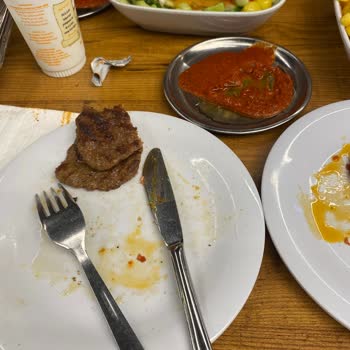 Yemekte Kıl Çıktı Çalışan İlgisiz Davrandı