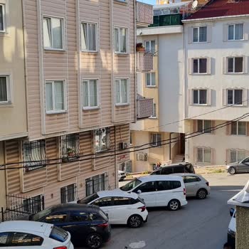 Çamlık Mahallesinde Tehlikeli Ve Çirkin Kablo Görüntüsü Rahatsız Ediyor
