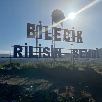 Bilecik Dirilişin Şehri Tabelasındaki Hasara Acil Müdahale Bekliyorum