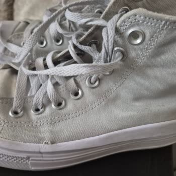 Converse Ayakkabım Kısa Sürede Yırtıldı, Hayal Kırıklığı Yaşadım