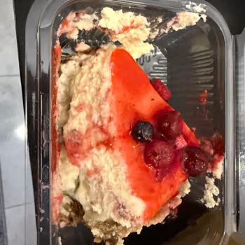 Migros Yemek'ten Dağılmış Ve Sağlıksız Tatlı Teslimatı