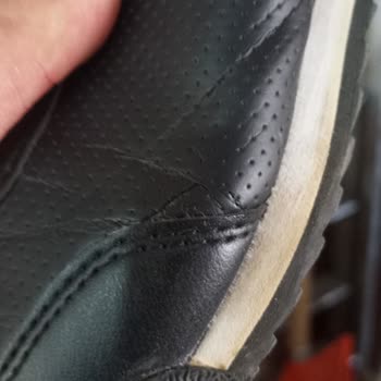 Kısa Sürede Derisi Çatlayan Ayakkabı Ve Yetersiz İletişim