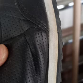 Kısa Sürede Derisi Çatlayan Ayakkabı Ve Yetersiz İletişim