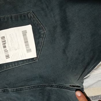 Kısa Sürede Yırtılan Pantolon Ve Olumsuz İnceleme Sonucu Hayal Kırıklığı Yarattı