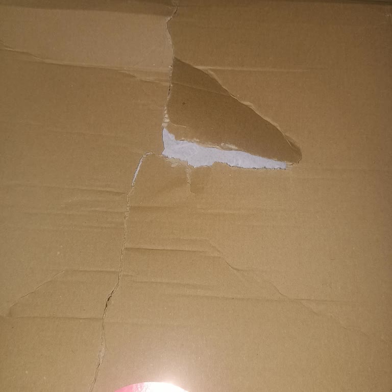 Kargo Kutum Parçalanmış Ve Ürünler Önceden Açılmış Geldi