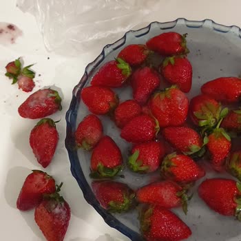 Aldığım Çileklerin Yarısı Bozuk Ve Küflü Çıktı