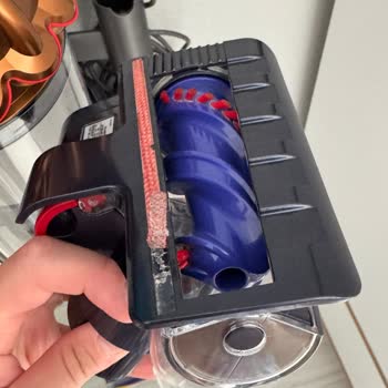 Dyson Süpürgemin Boyası Attı Ve Parçası Koptu Müşteri Hizmetleri Çözüm Sunmadı