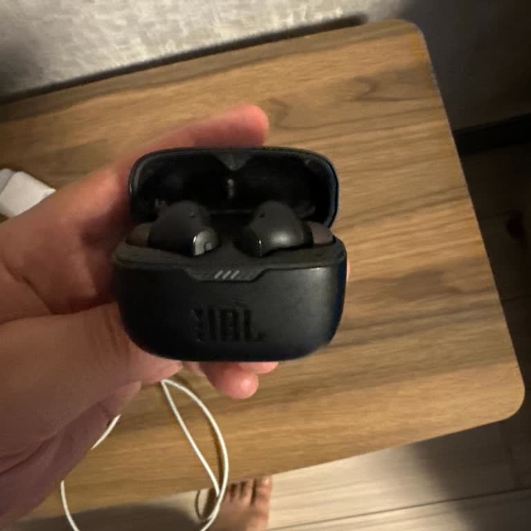 JBL Kulak İçi Kulaklığın Sağ Tarafı Şarj Olmuyor Ve Açılmıyor