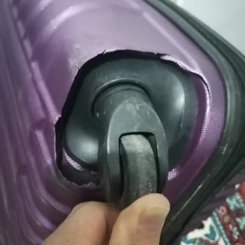 Uçuş İptali Ve Valiz Hasarı Sonrası Muhatap Bulamamak Mağduriyet Yarattı