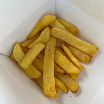 Patates Porsiyonu Hayal Kırıklığı Yarattı: Orta Boy Beklerken Çocuk Menüsü Kadar Geldi