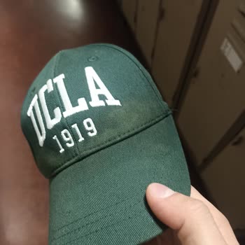 Ucla Şapka 5 Ayda Dayanıklılığını Kaybetti, Lekeler Çıkmıyor