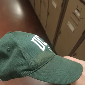 Ucla Şapka 5 Ayda Dayanıklılığını Kaybetti, Lekeler Çıkmıyor