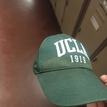 Ucla Şapka 5 Ayda Dayanıklılığını Kaybetti, Lekeler Çıkmıyor