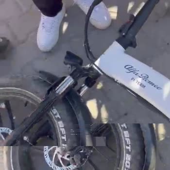 Elektrikli Bisiklet Yolda İkiye Bölündü Can Güvenliğimiz Tehlikede