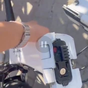 Elektrikli Bisiklet Yolda İkiye Bölündü Can Güvenliğimiz Tehlikede