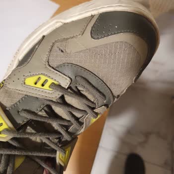 Lacoste Ayakkabıda Kısa Sürede Yırtılma Ve Mağazadan Olumsuz Geri Dönüş