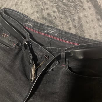 Yeni Alınan Pantolonun Rengi Yıkamada Değişti, Çözüm Bekliyorum