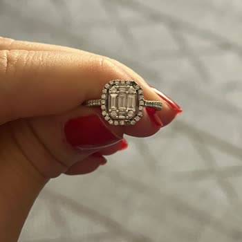 Ariş Pırlantadan Alınan Yüzüğün Taşları Sürekli Düşüyor Çözüm Sunulmuyor