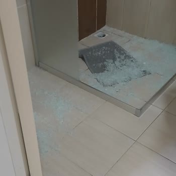 PTT Kargo İle Gelen Ürünün Camı Montaj Sırasında Kırıldı