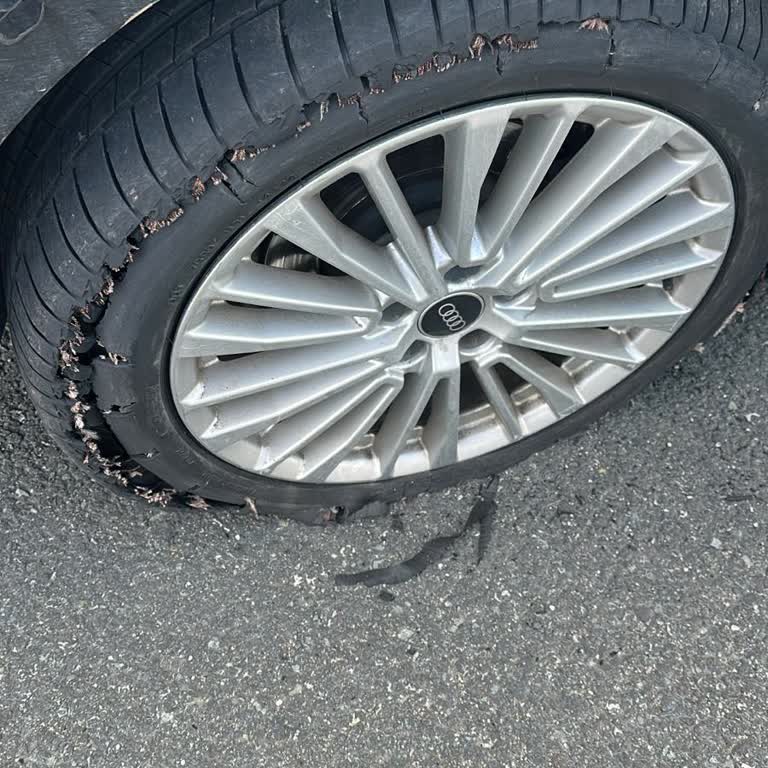 Yeni Alınan Lastik Otobanda Yarılıp Hayati Tehlike Yarattı