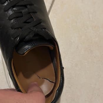 Lufian Ayakkabı 5 Ayda İç Tabanı Patladı