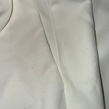 Yüksek Fiyatlı Pantolonun Kalitesizliği Hayal Kırıklığı Yarattı