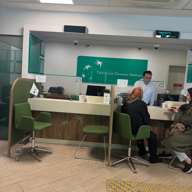 TEB Beylikdüzü Şubesinde Sürekli Yoğunluk Ve İlgisizlik