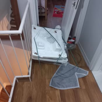 Yeni Alınan Çamaşır Makinesi Teslimatta Zarar Gördü Servis İlgisiz Kaldı