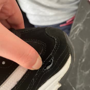 Skechers Ayakkabılarım Kısa Sürede Yırtıldı, Müşteri Hizmetleri Çözüm Sunmuyor!