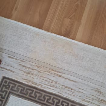 Yüksek Fiyatlı Halıdan Leke Çıkmıyor, Mağaza Sorumluluk Almıyor