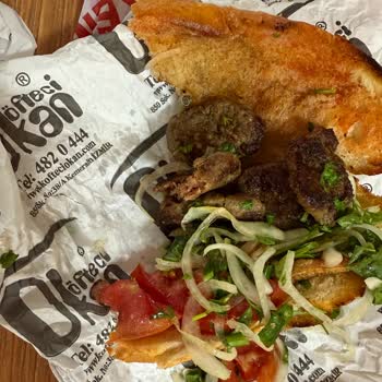 Köfteci Okan Kemeraltı'nda Köfteden Çıkan Madde