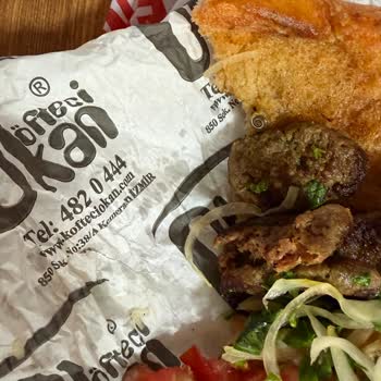 Köfteci Okan Kemeraltı'nda Köfteden Çıkan Madde