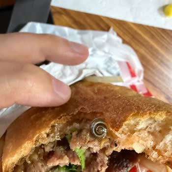 Köfteci Okan Kemeraltı'nda Köfteden Çıkan Madde