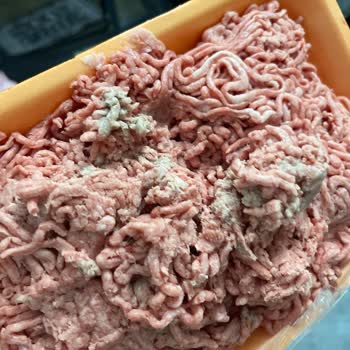 Sipariş Edilen Kıyma Küflü Ve Kararmış Geldi, Çocuklara Yedirilemez Durumda