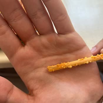 Eti Crax Krakerin İçinden Kıl Çıkması Hayal Kırıklığı Yarattı