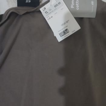 I Found Holes and Sweat Stains on My H&M Loose Fit T-Shirt Before Even Wearing It