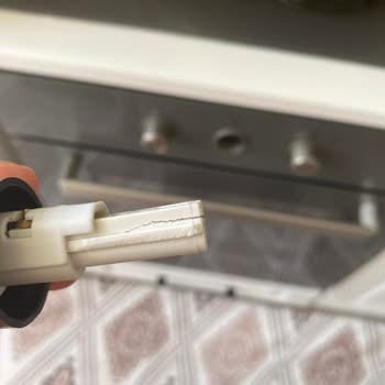 Ankastre Setin Düğmesinde Oluşan Çatlak Ve Servis Ücretlendirmesi