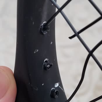 Decathlon Korupark'ta Raket Kordajı Sürekli Köşeden Kopuyor, Ücretsiz Tamir Hizmeti Sunulmuyor