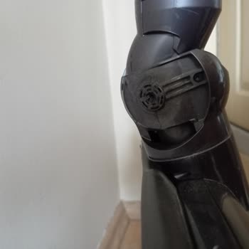 Dyson V15 Detect Başlık Kenar Tekerleğinin Erken Düşmesi