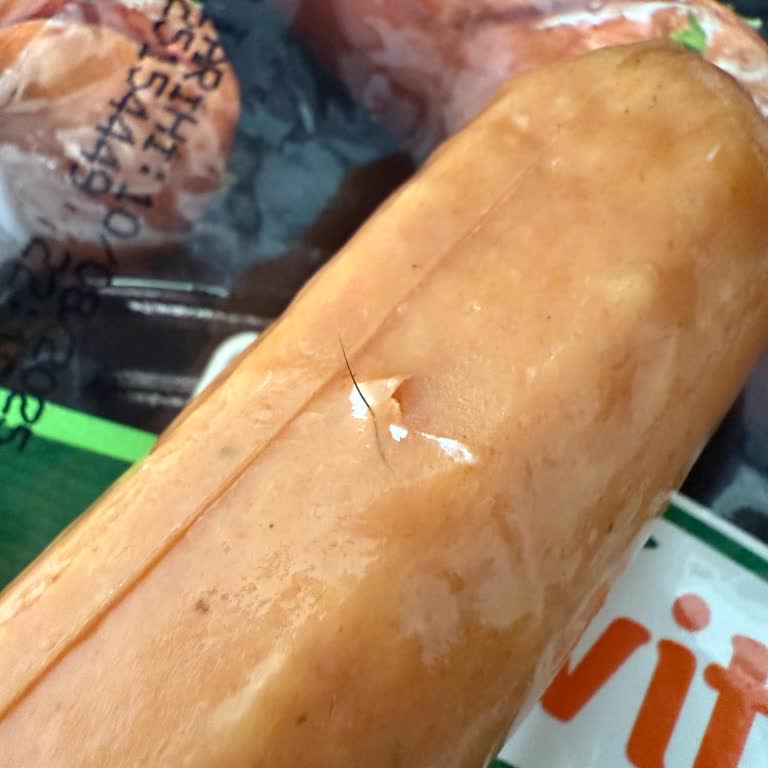 Banvit Jumbo Piliç Sosisin İçinden Kıl Çıkması Şok Etti