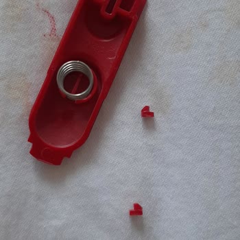 Dyson V10: Küçük Bir Parça İçin Yetersiz Destek Ve Yüksek Maliyet