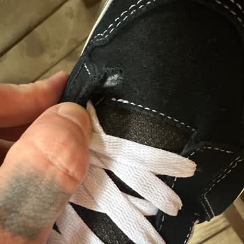 İkinci Giyişte Ortaya Çıkan Ayakkabı Yırtığına Çözüm Bekliyorum