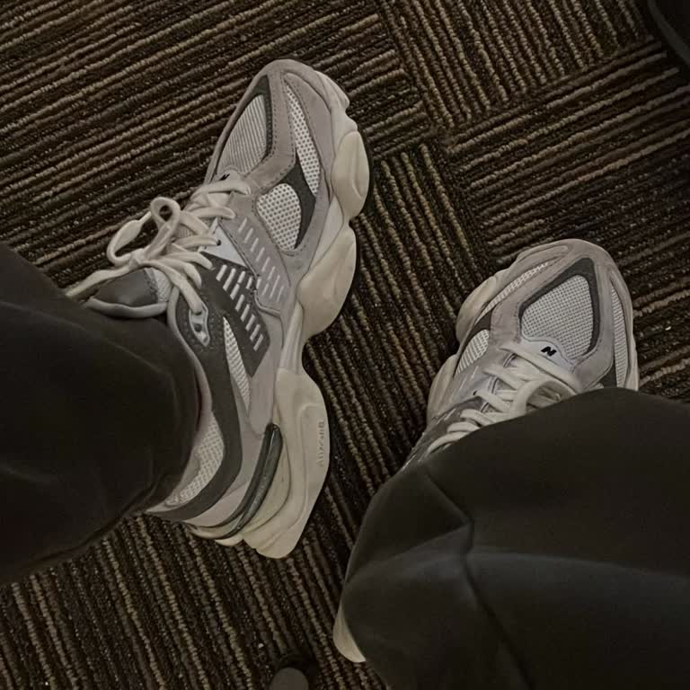 New Balance 9060 Modelinde Domuz Derisi Kullanımı Hakkında Belirsizlik