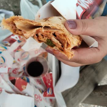 Dois Döner Yemekte Saç Teli Şoku Ve Hijyen Sorunu