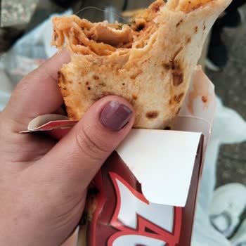 Dois Döner Yemekte Saç Teli Şoku Ve Hijyen Sorunu