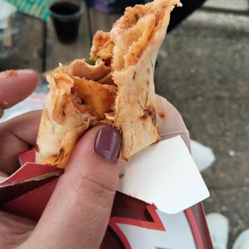 Dois Döner Yemekte Saç Teli Şoku Ve Hijyen Sorunu